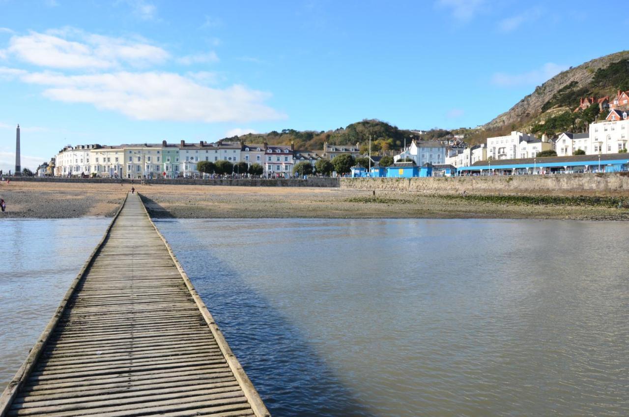 Audley Guest House Llandudno Eksteriør billede